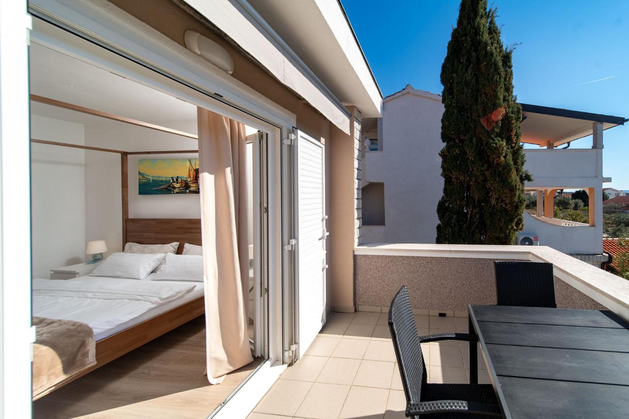 Apartments Casa Barbara Rab Town Exterior photo