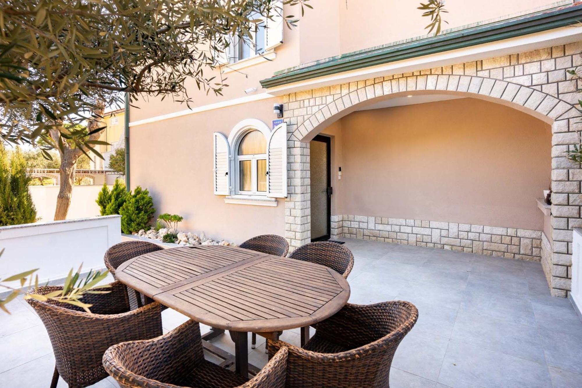 Apartments Casa Barbara Rab Town Exterior photo
